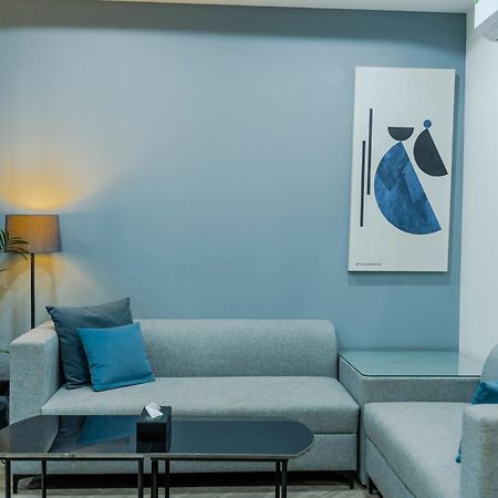 Bedchambers Luxury Apartment Near Golf Course Road 구르가온 외부 사진