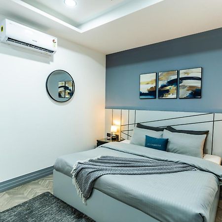 Bedchambers Luxury Apartment Near Golf Course Road 구르가온 외부 사진