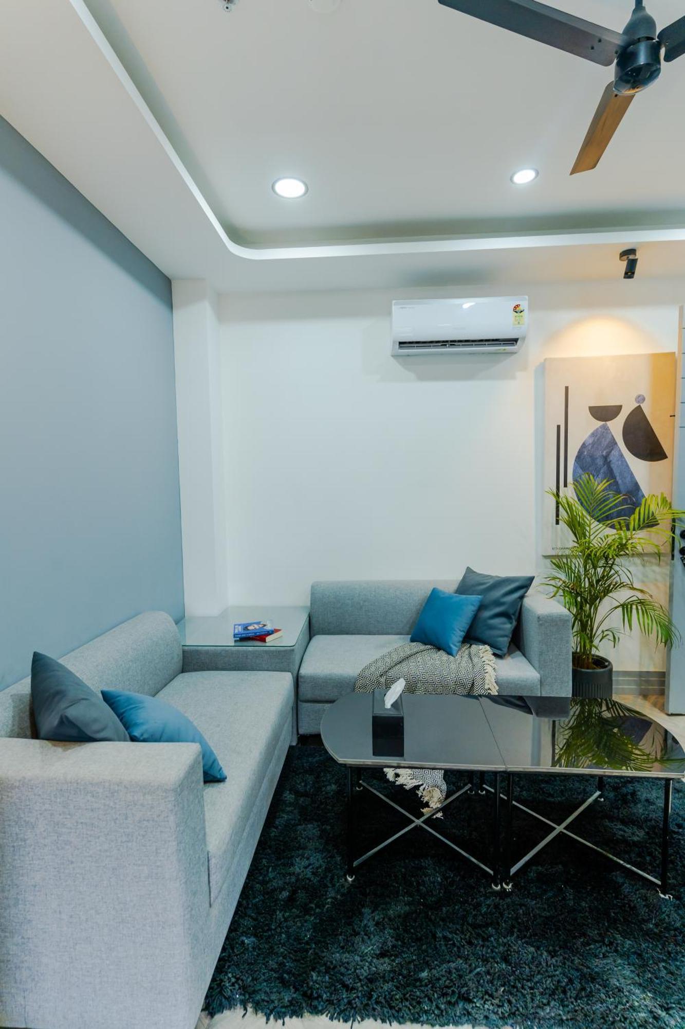 Bedchambers Luxury Apartment Near Golf Course Road 구르가온 외부 사진