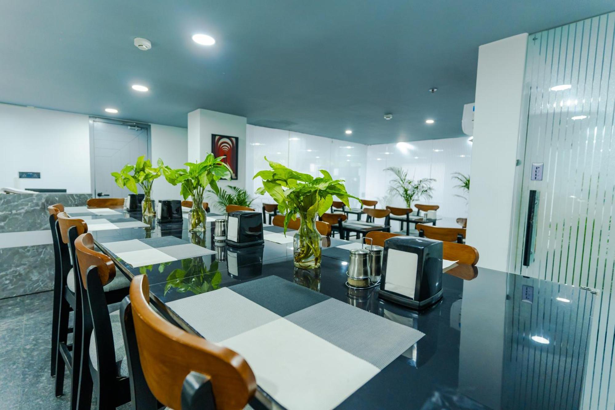 Bedchambers Luxury Apartment Near Golf Course Road 구르가온 외부 사진