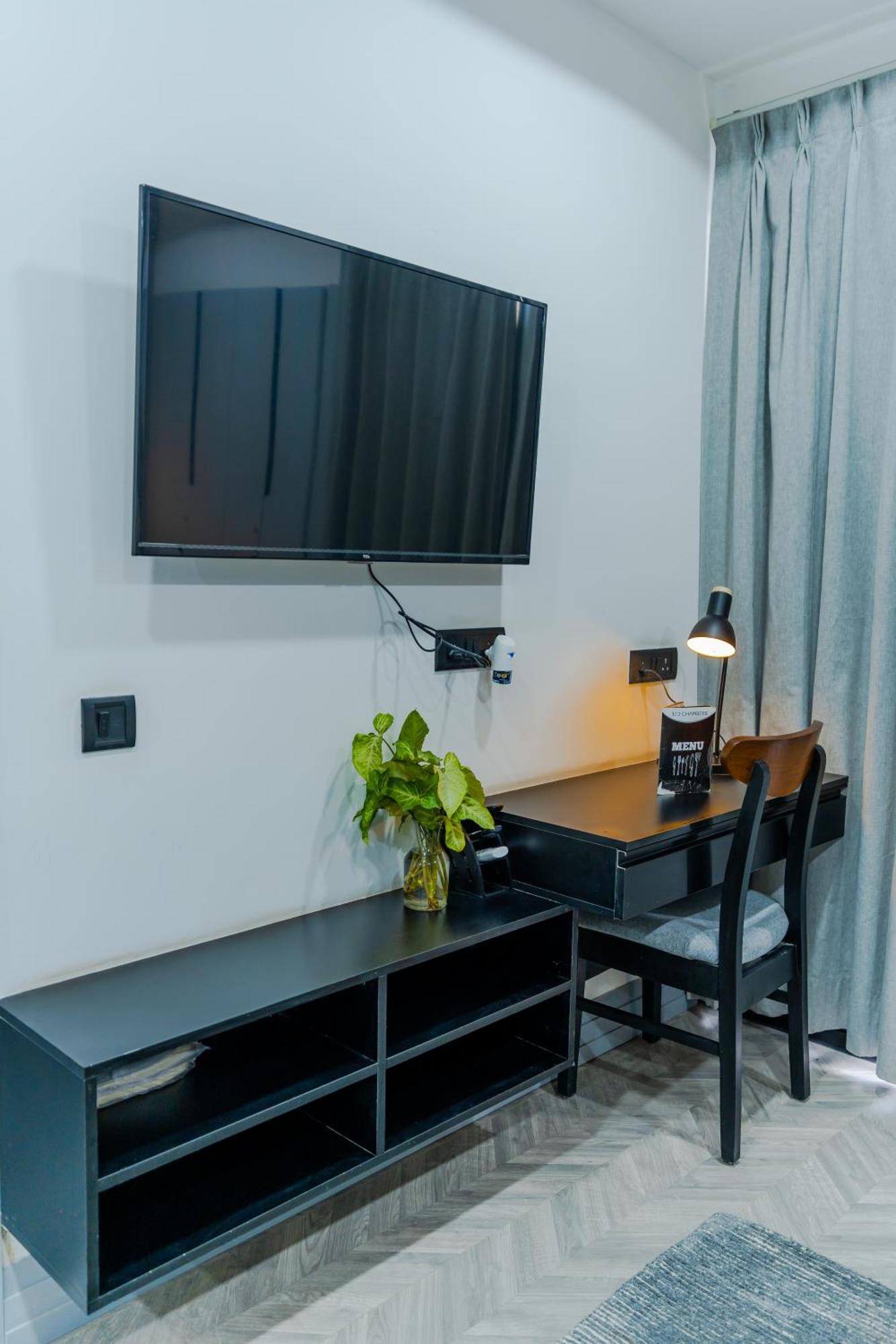 Bedchambers Luxury Apartment Near Golf Course Road 구르가온 외부 사진