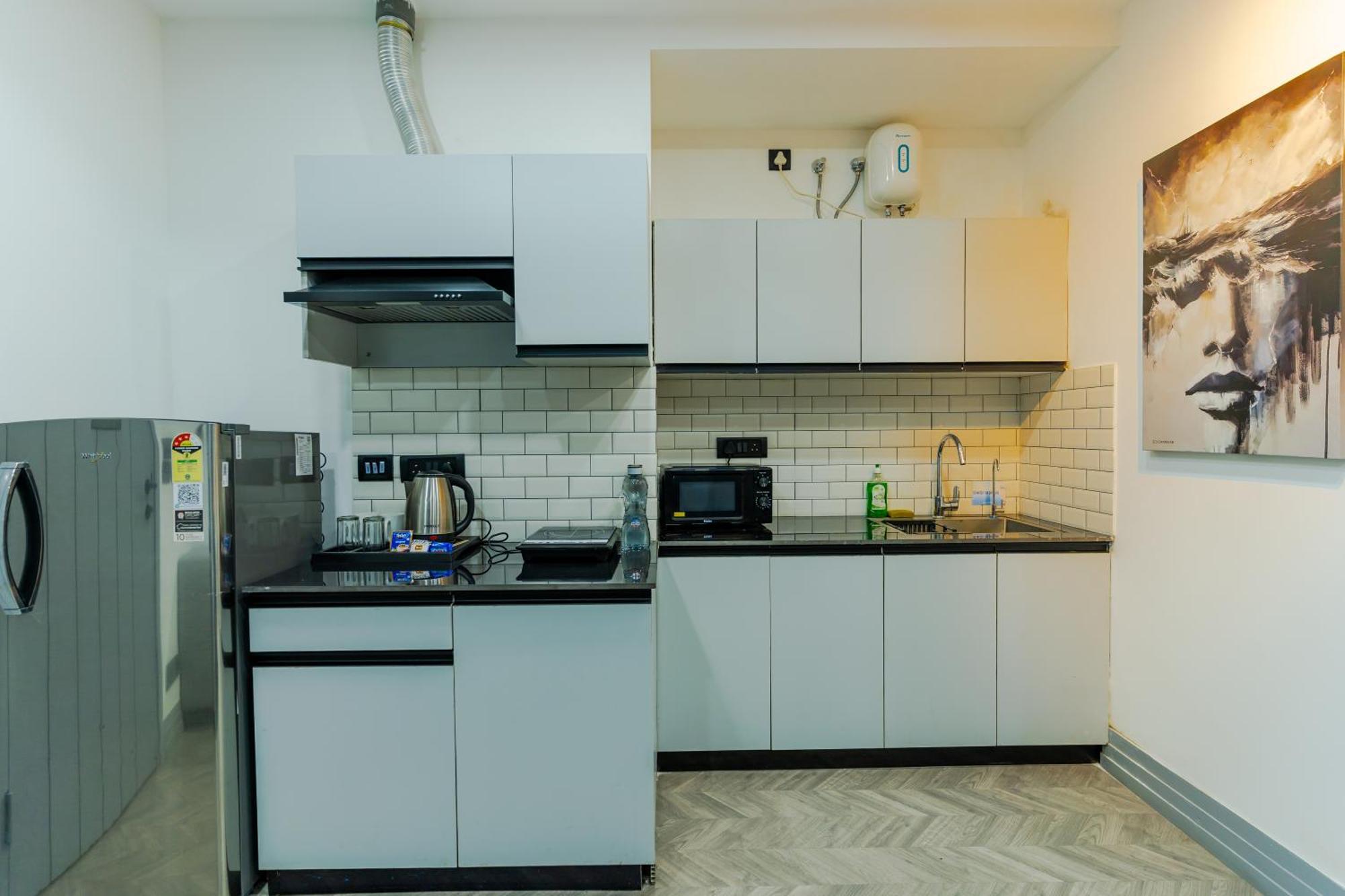 Bedchambers Luxury Apartment Near Golf Course Road 구르가온 외부 사진