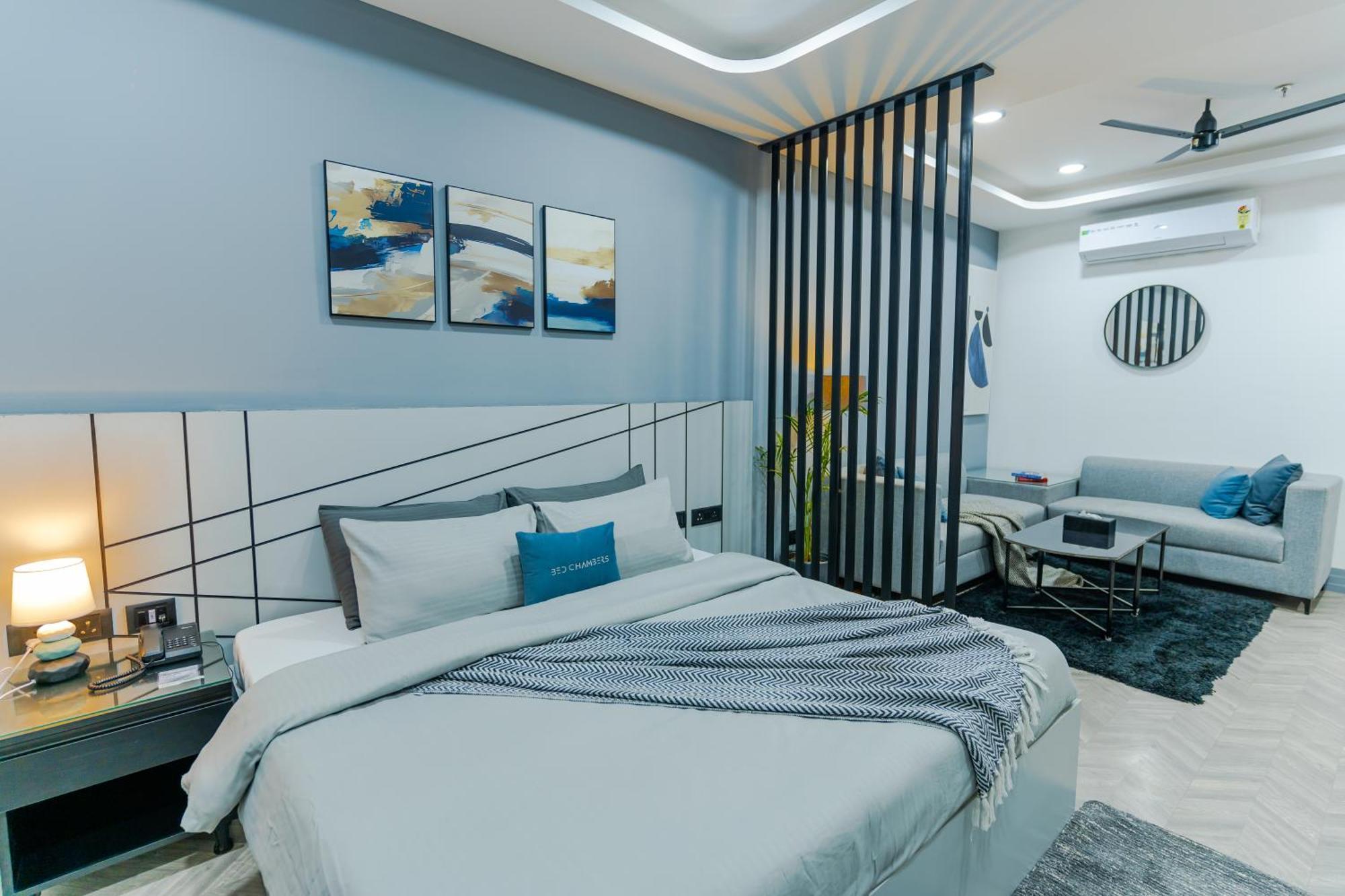 Bedchambers Luxury Apartment Near Golf Course Road 구르가온 외부 사진