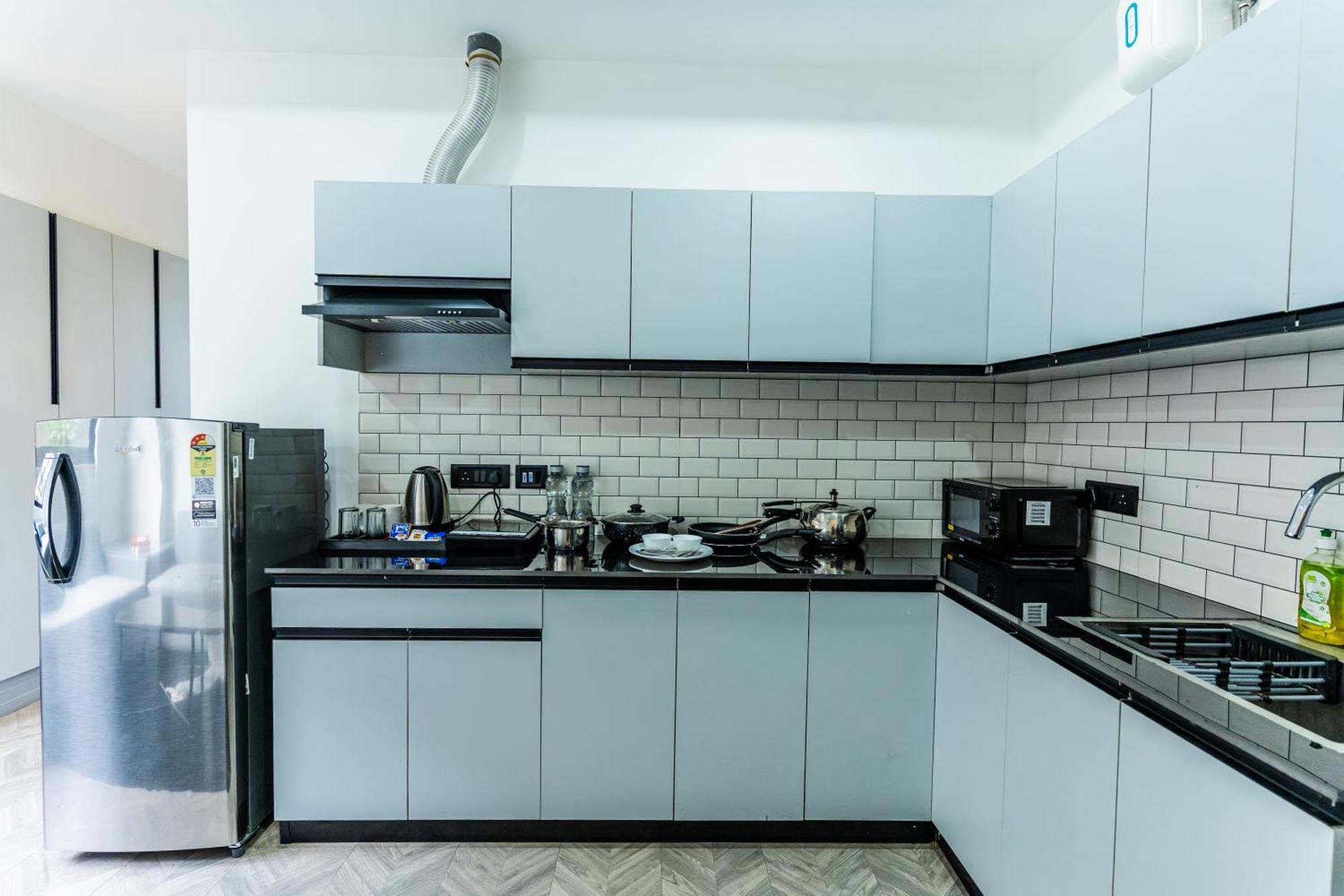 Bedchambers Luxury Apartment Near Golf Course Road 구르가온 외부 사진