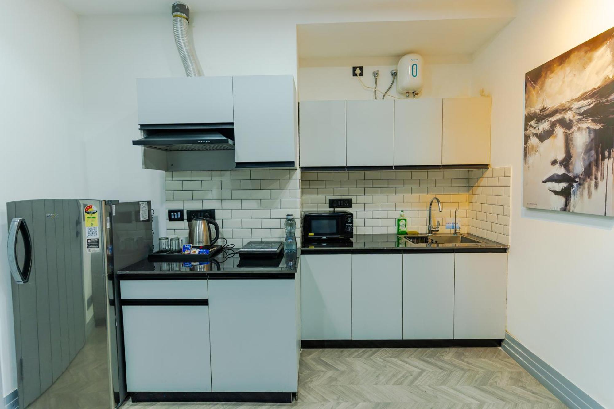 Bedchambers Luxury Apartment Near Golf Course Road 구르가온 외부 사진