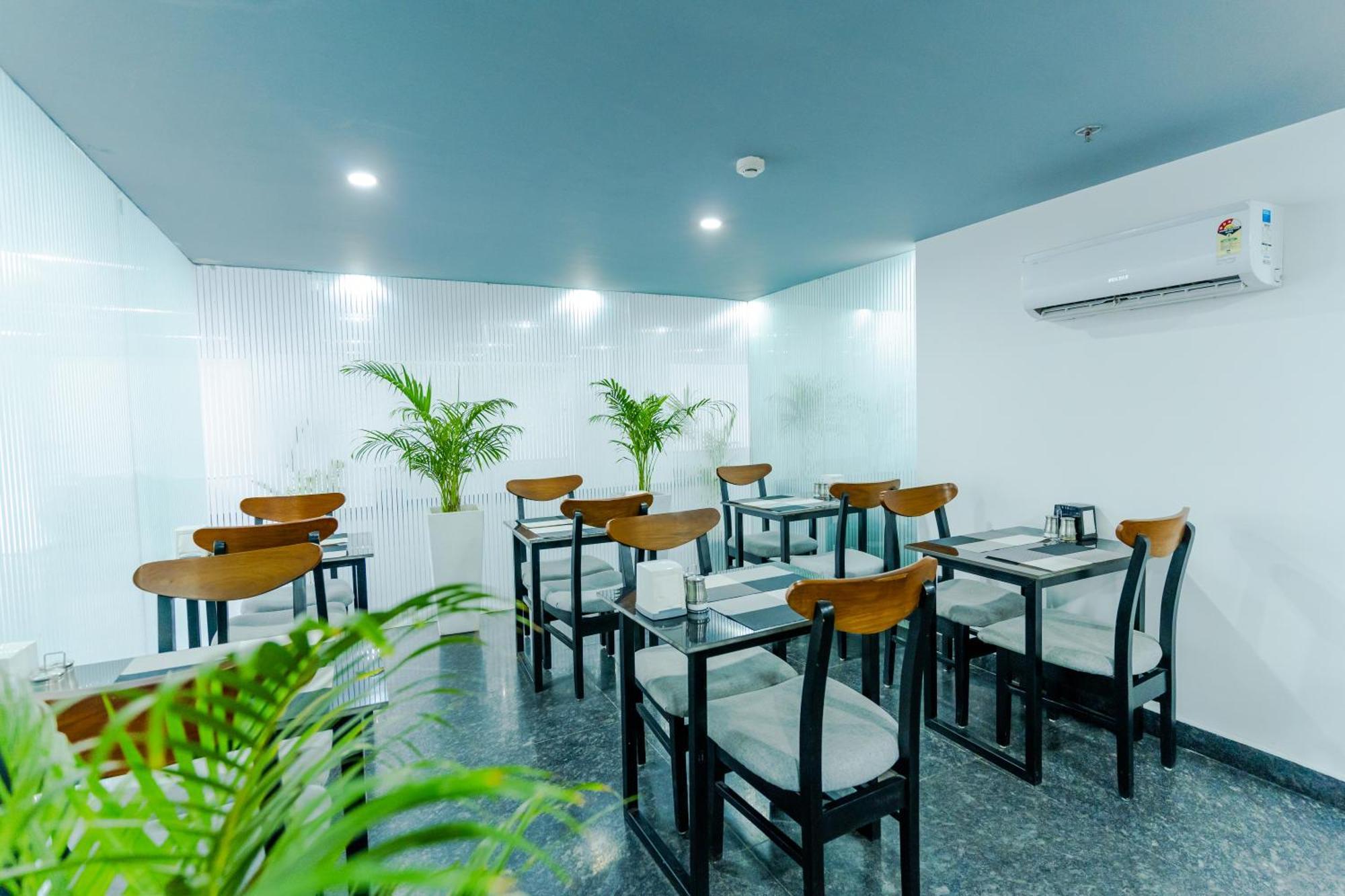 Bedchambers Luxury Apartment Near Golf Course Road 구르가온 외부 사진