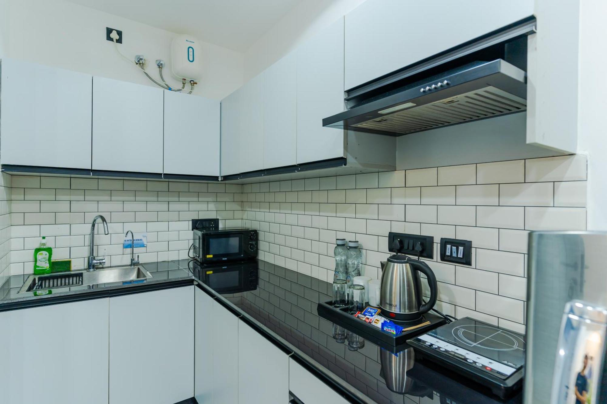 Bedchambers Luxury Apartment Near Golf Course Road 구르가온 외부 사진