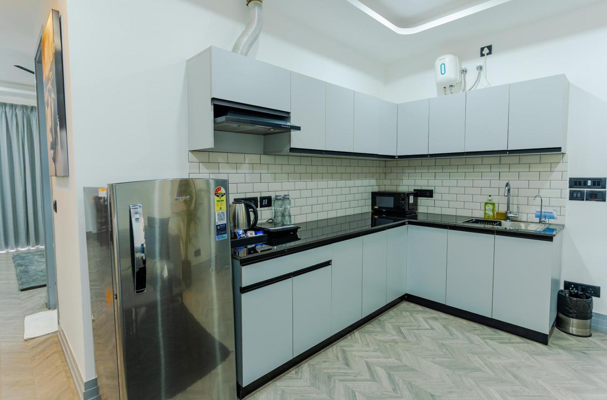 Bedchambers Luxury Apartment Near Golf Course Road 구르가온 외부 사진